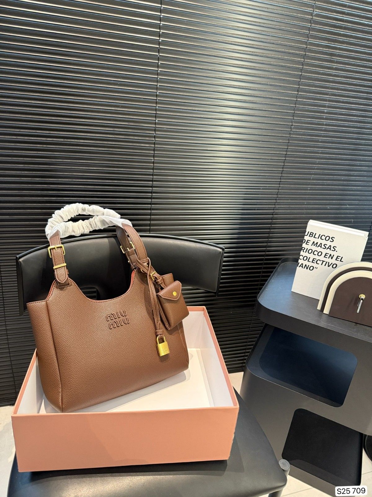 ミュウミュウ ハンドバッグ レザー ショルダー A31559