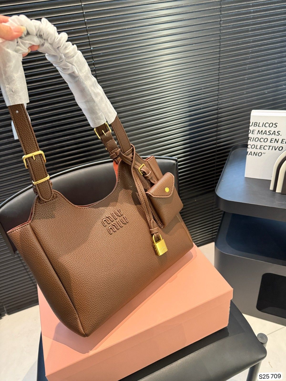 ミュウミュウ ハンドバッグ レザー ショルダー A31559
