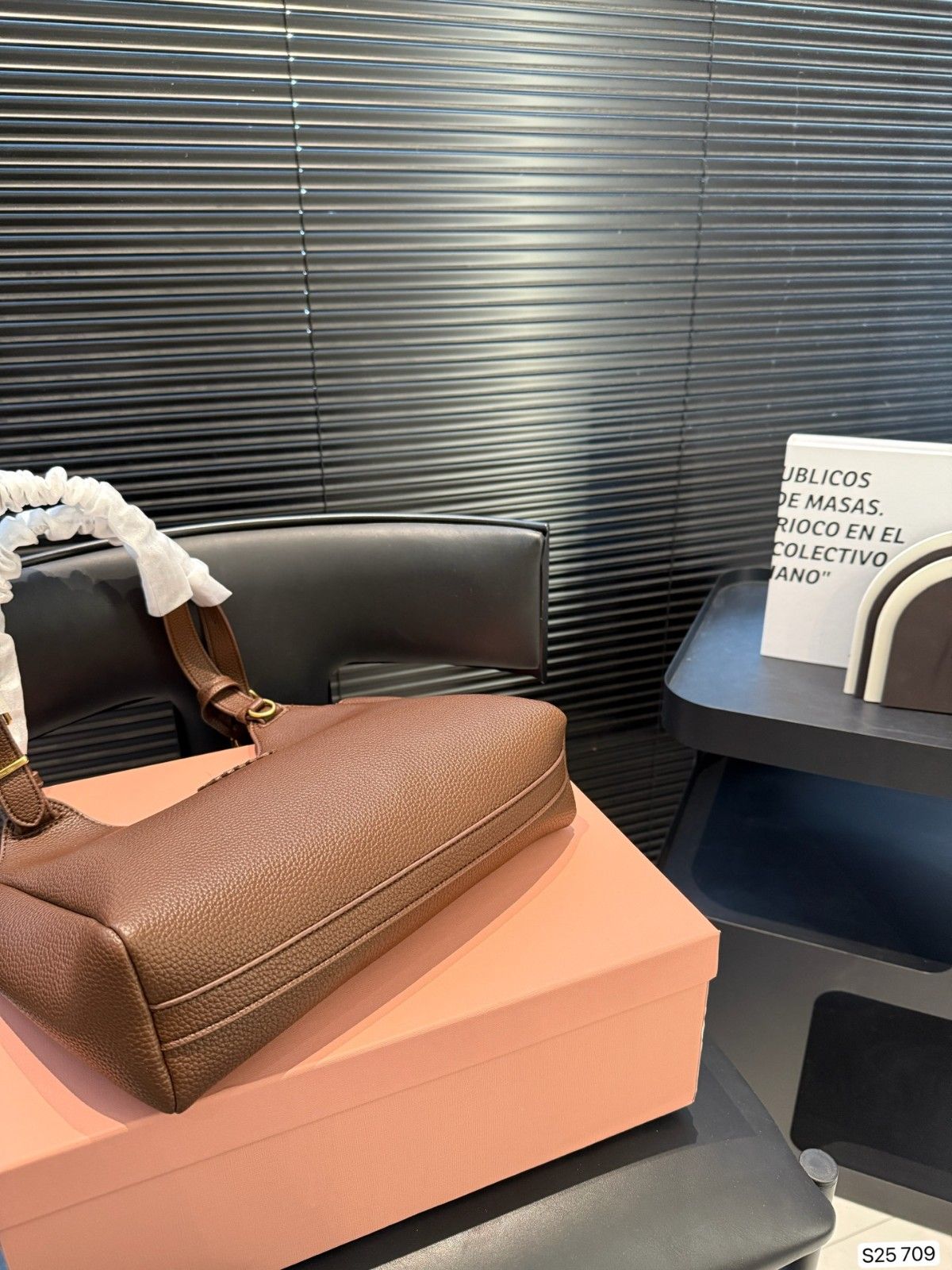 ミュウミュウ ハンドバッグ レザー ショルダー A31559