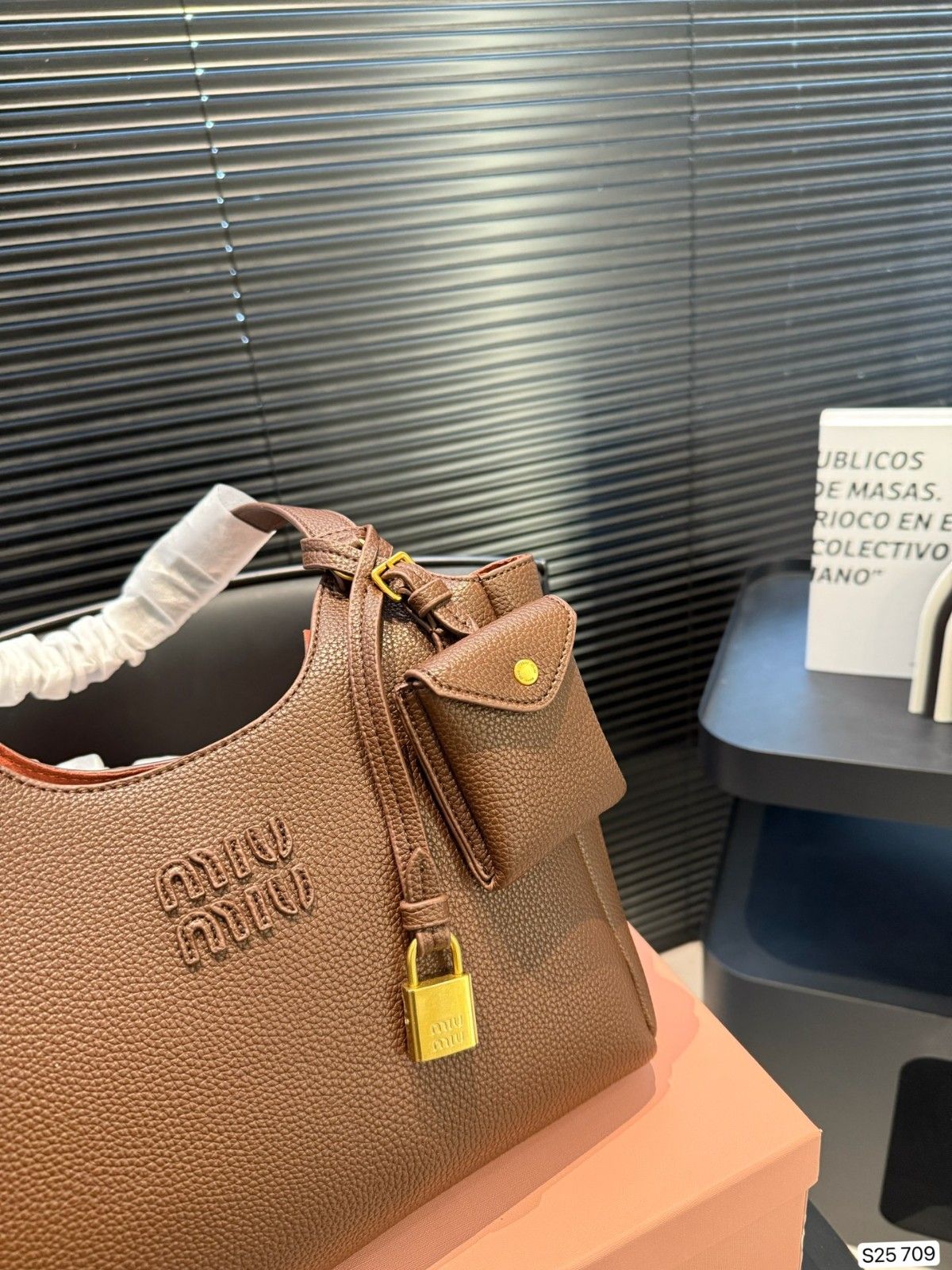 ミュウミュウ ハンドバッグ レザー ショルダー A31559