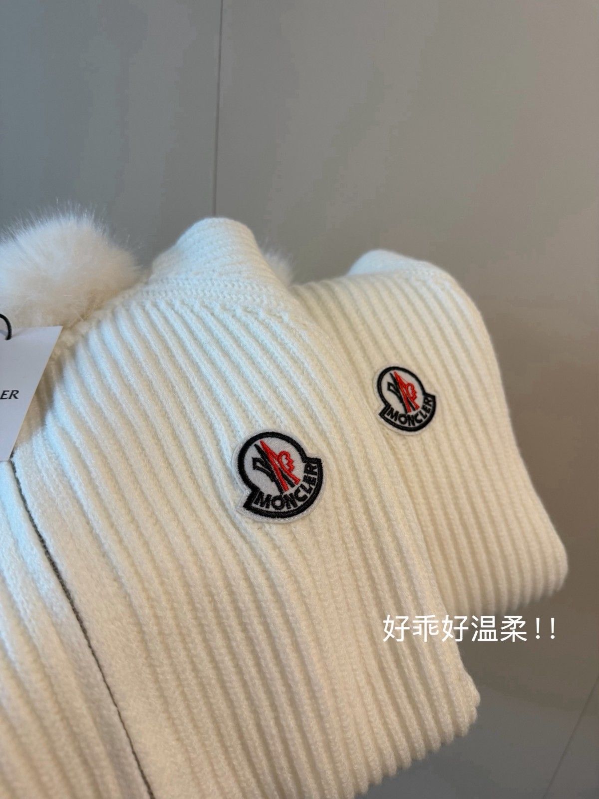 モンクレール ジャケット ニット フード付き 可愛い A31549