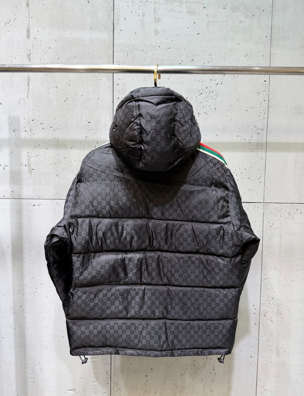 グッチ フード付きダウンジャケット クラシック A31582