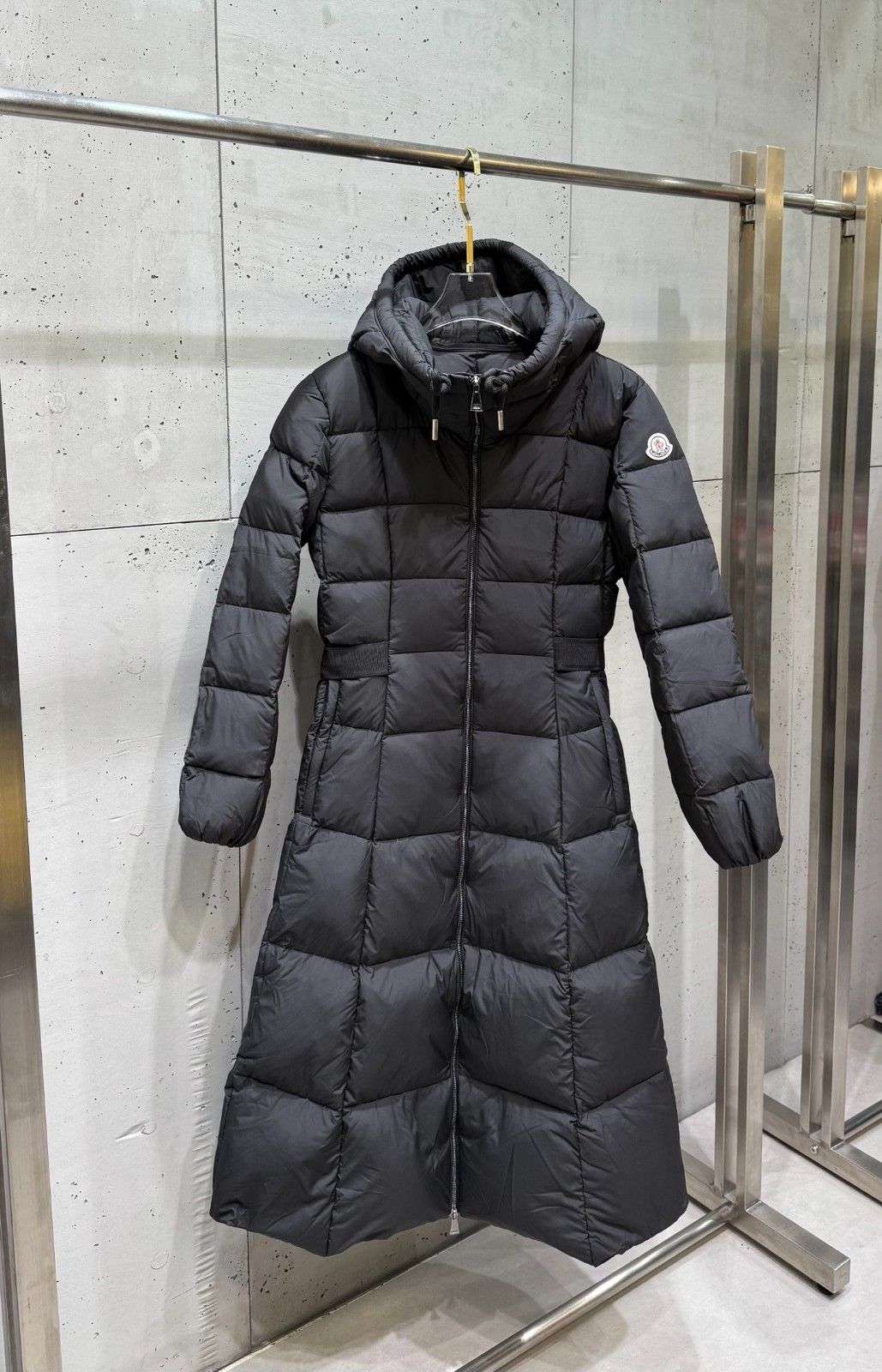 モンクレール ベルト付きロングダウンコート レディース 高品質 A31581