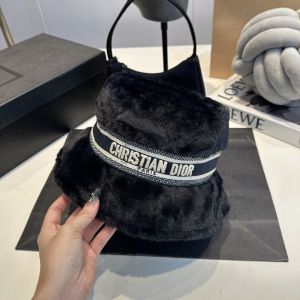 ディオール 秋冬新作のバケットハット オシャレ A31614