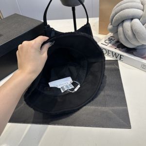 ディオール 秋冬新作のバケットハット オシャレ A31614