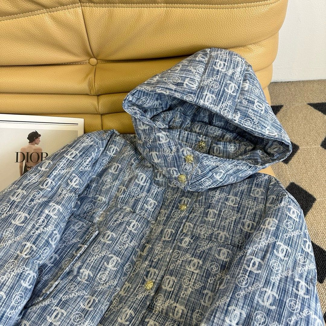 シャネル ダウンジャケット 総柄 レディース 可愛い A31606