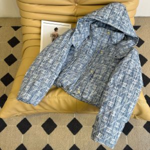 シャネル ダウンジャケット 総柄 レディース 可愛い A31606