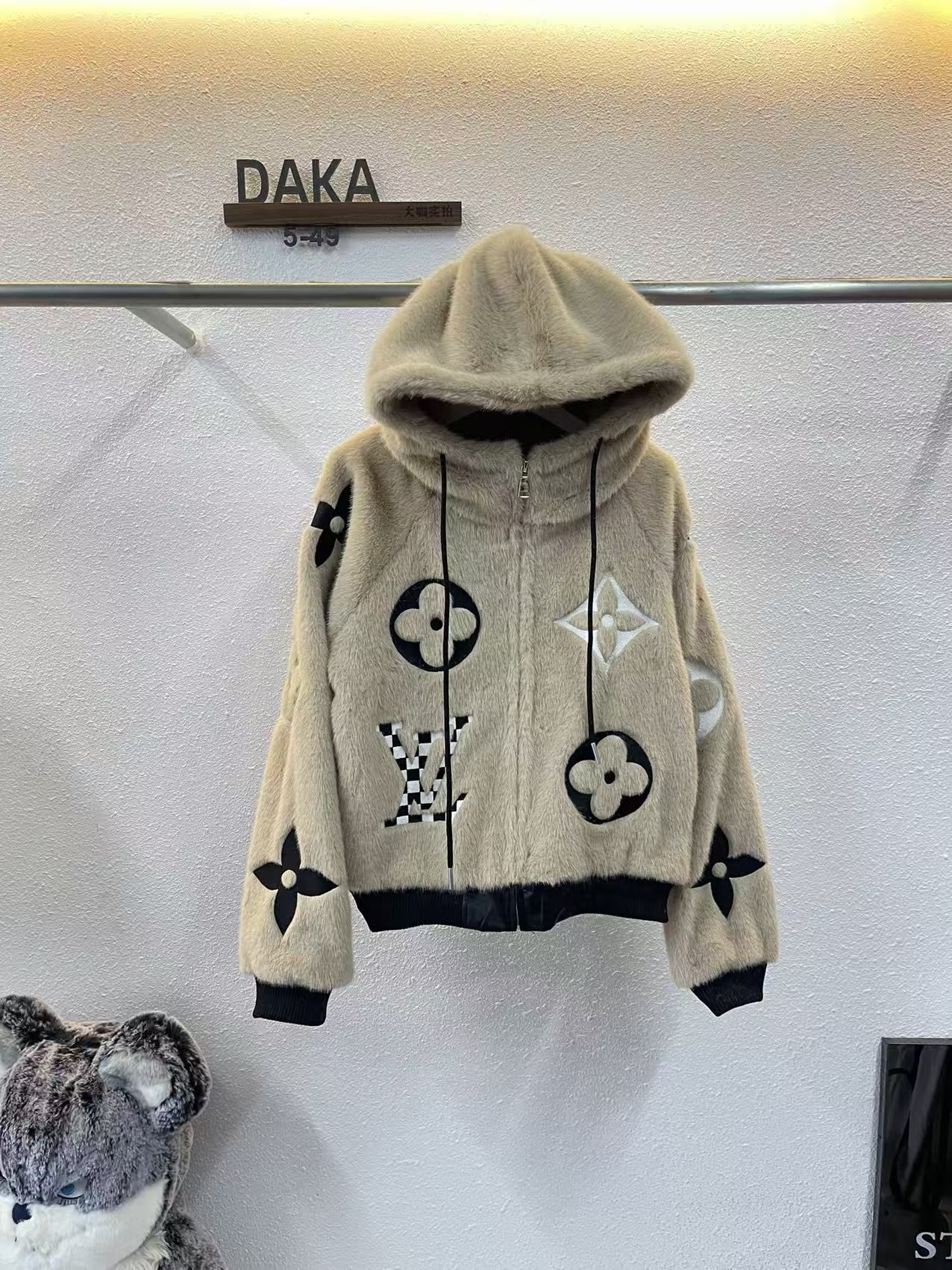 ルイヴィトン ジャケット もこもこ 高級感 A31629