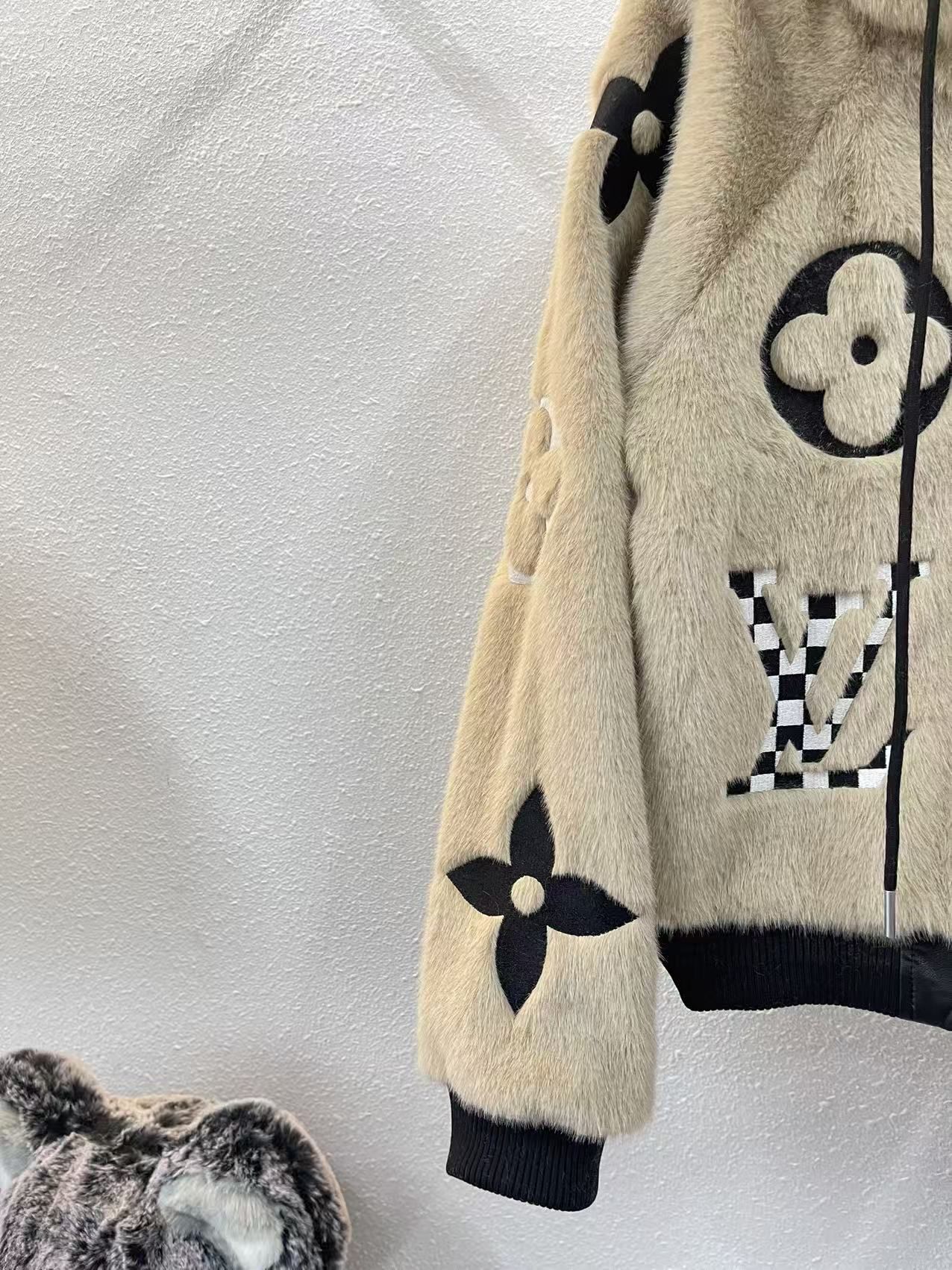 ルイヴィトン ジャケット もこもこ 高級感 A31629