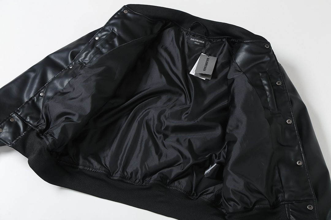 バレンシアガ レザージャケット カッコイイ A31623