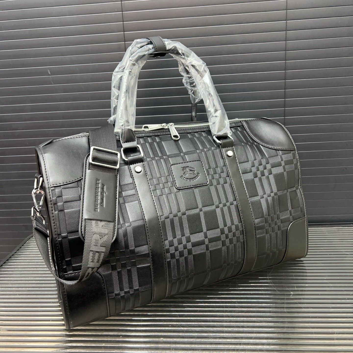 バーバリー 旅行バッグ レザー ハンドバッグ A31619