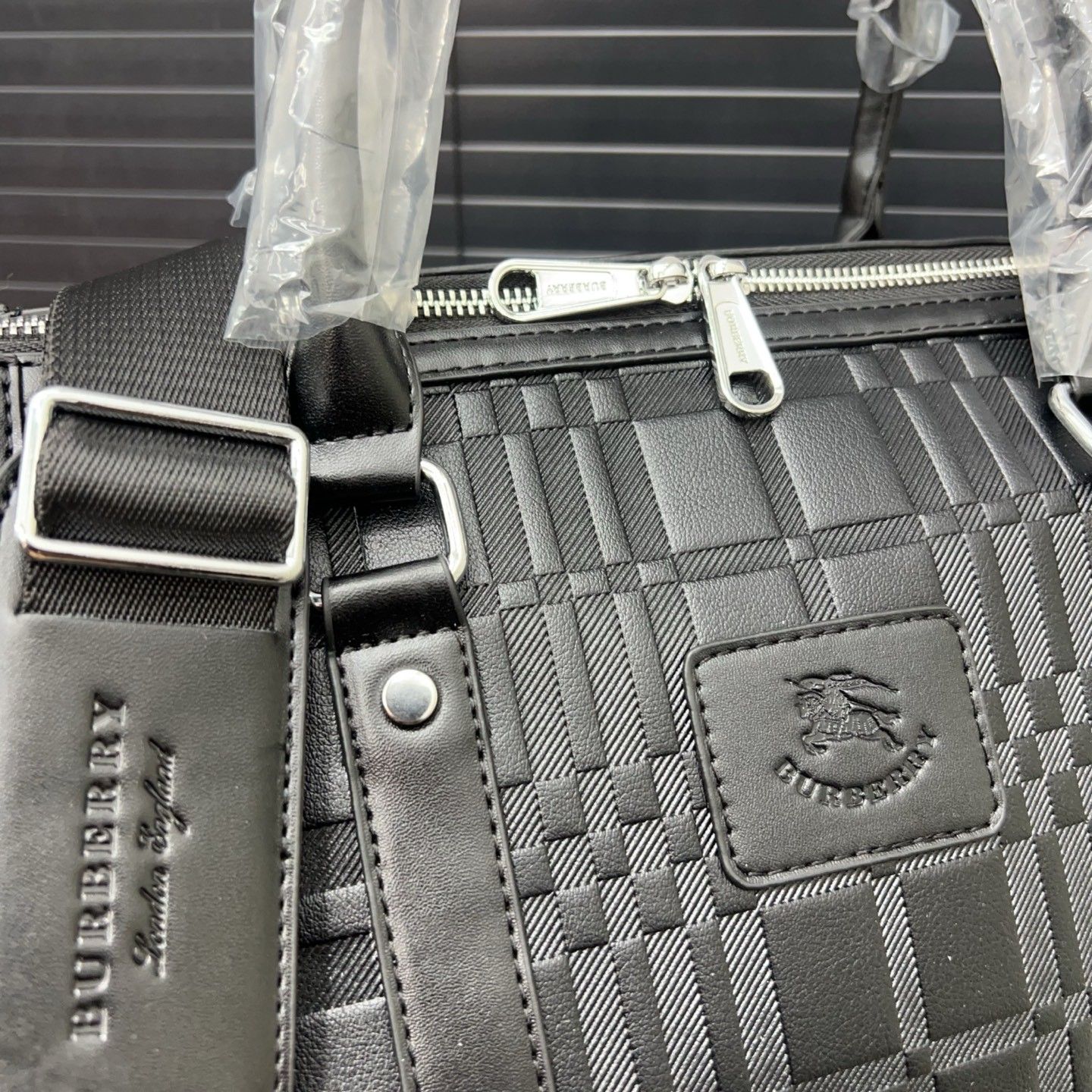 バーバリー 旅行バッグ レザー ハンドバッグ A31619