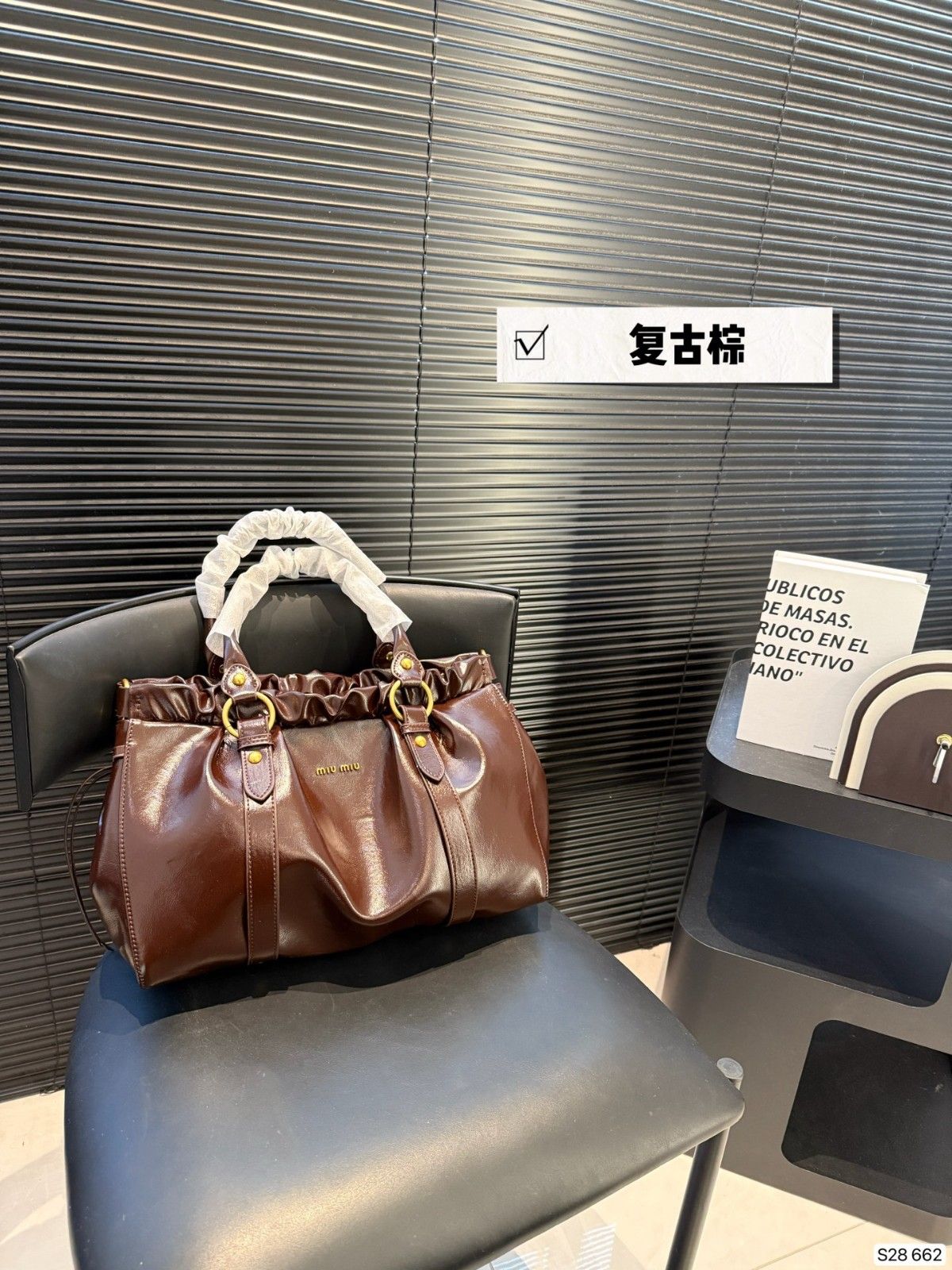 ミュウミュウ ショルダーバッグ レザー ハンドバッグ 高級感 A32682