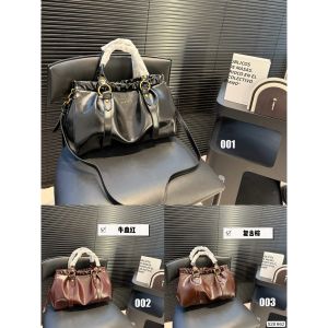 ミュウミュウ ショルダーバッグ レザー ハンドバッグ 高級感 A32682