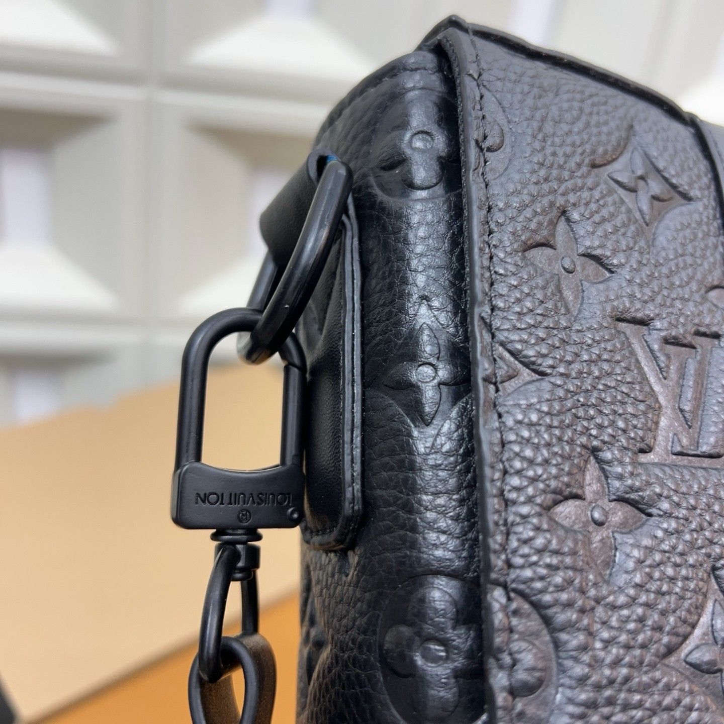 ルイヴィトン LV Trunk ショルダーバッグ レザー A31663