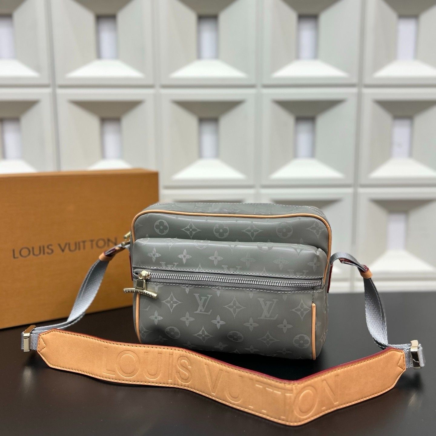 ルイヴィトン LV OUTDOOR ショルダーバッグ A31662