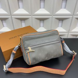 ルイヴィトン LV OUTDOOR ショルダーバッグ A31662