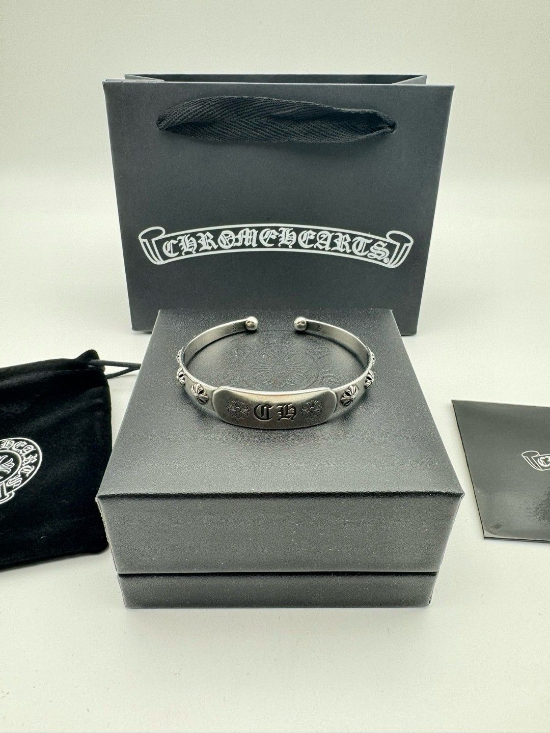 クロムハーツのオープンブレスレット 男女向け A31705