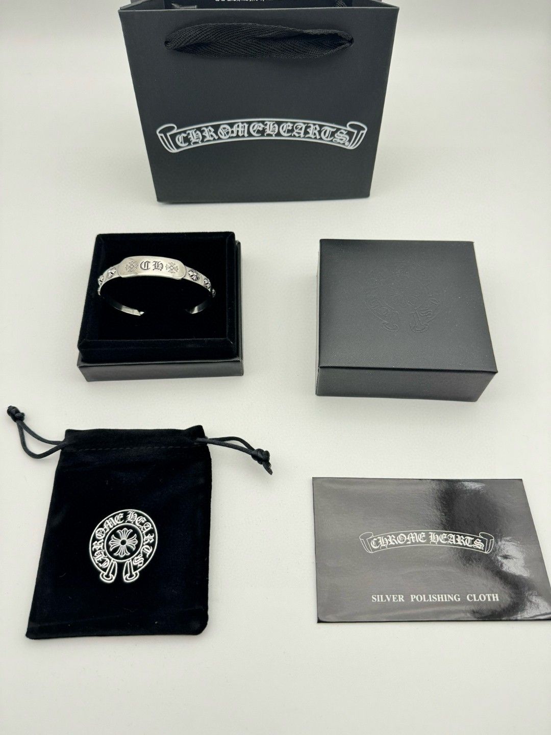 クロムハーツのオープンブレスレット 男女向け A31705