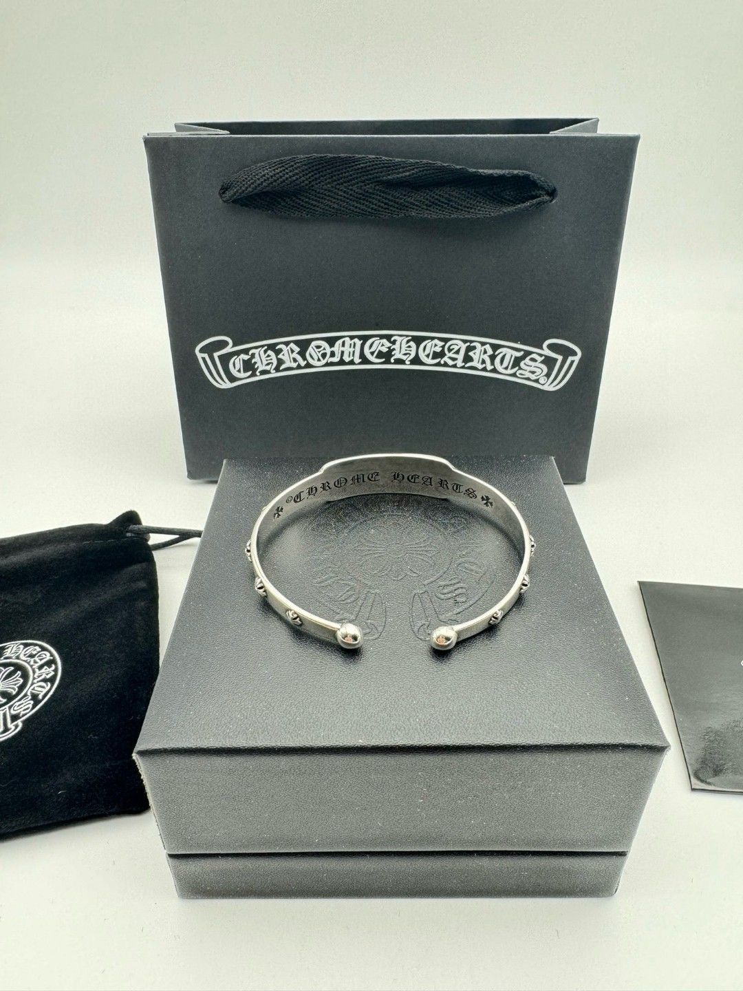 クロムハーツのオープンブレスレット 男女向け A31705