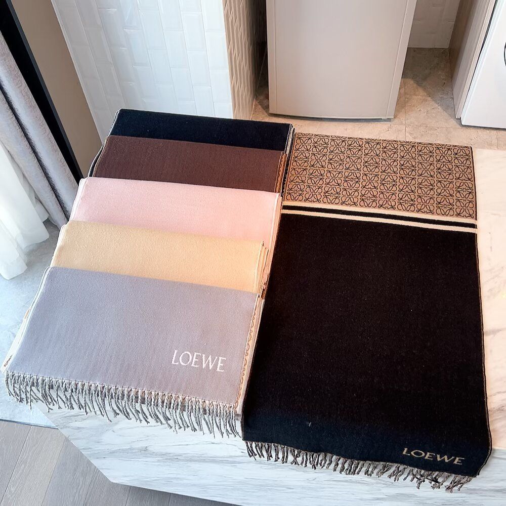 ロエベ マフラー 超可愛い 秋冬 A31703