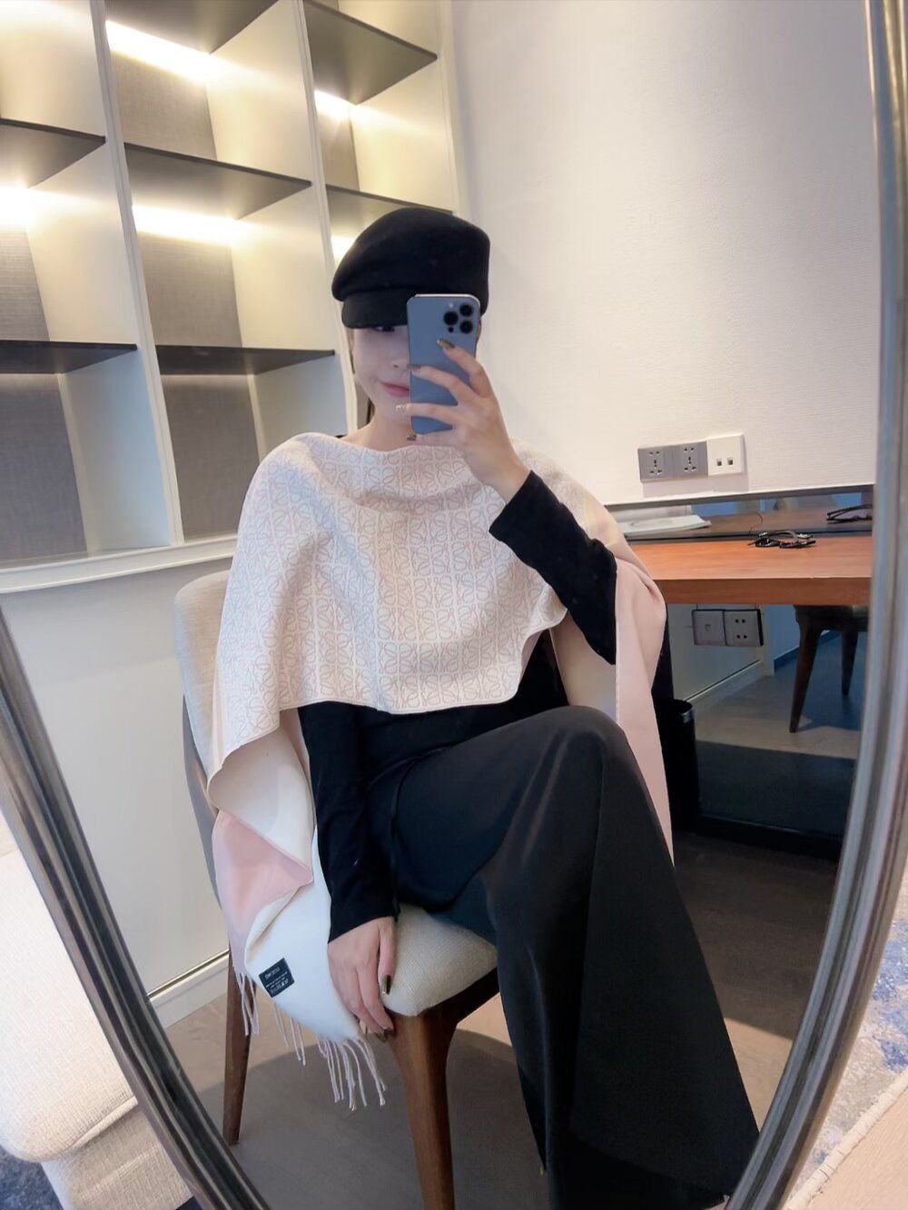 ロエベ マフラー 超可愛い 秋冬 A31703