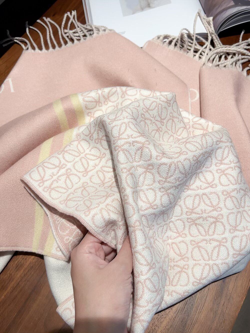 ロエベ マフラー 超可愛い 秋冬 A31703