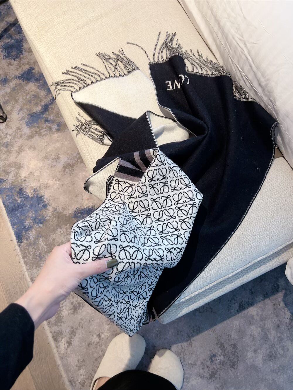 ロエベ マフラー 超可愛い 秋冬 A31703