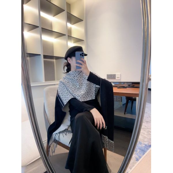 ロエベ マフラー 超可愛い 秋冬 A31703