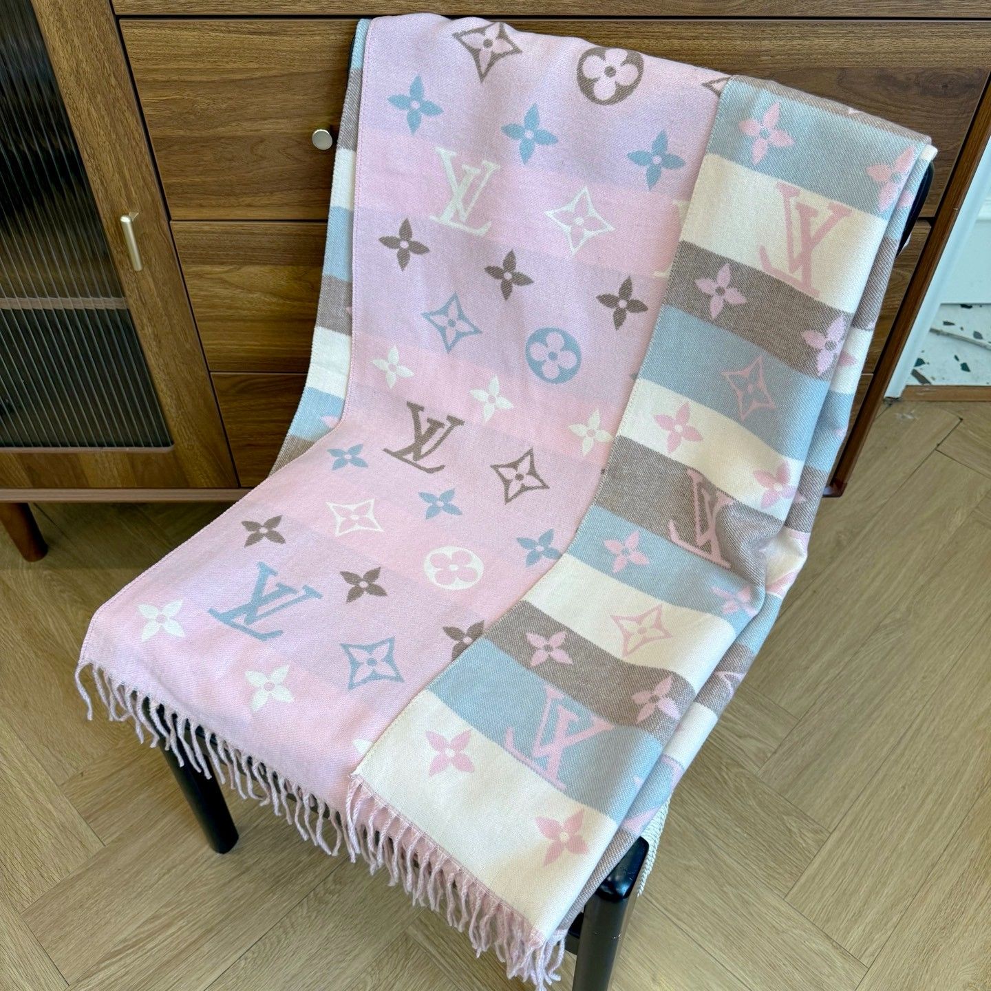 ルイヴィトン マフラー 秋冬 A31702