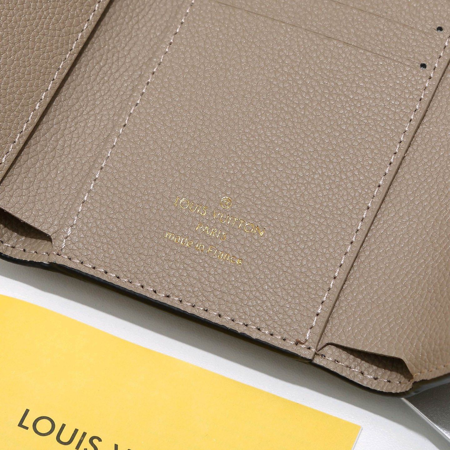 ルイヴィトン LV Circle ショートウォレット A31686