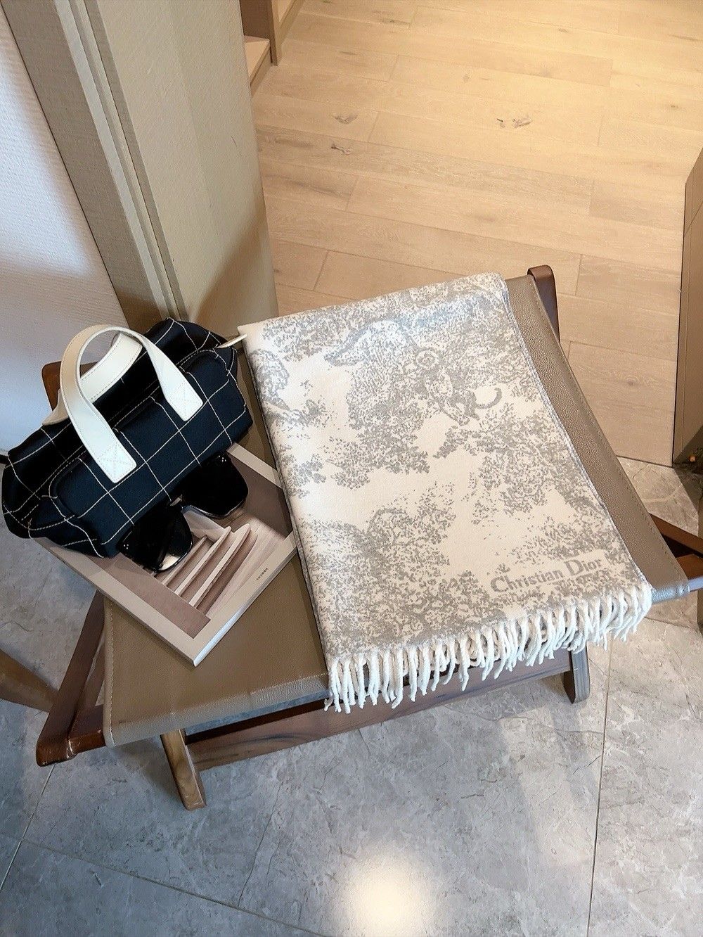 ディオール マフラー 動物 プリント A31699