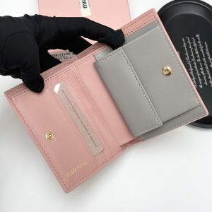 ミュウミュウ 短財布 レザー 可愛い A31685