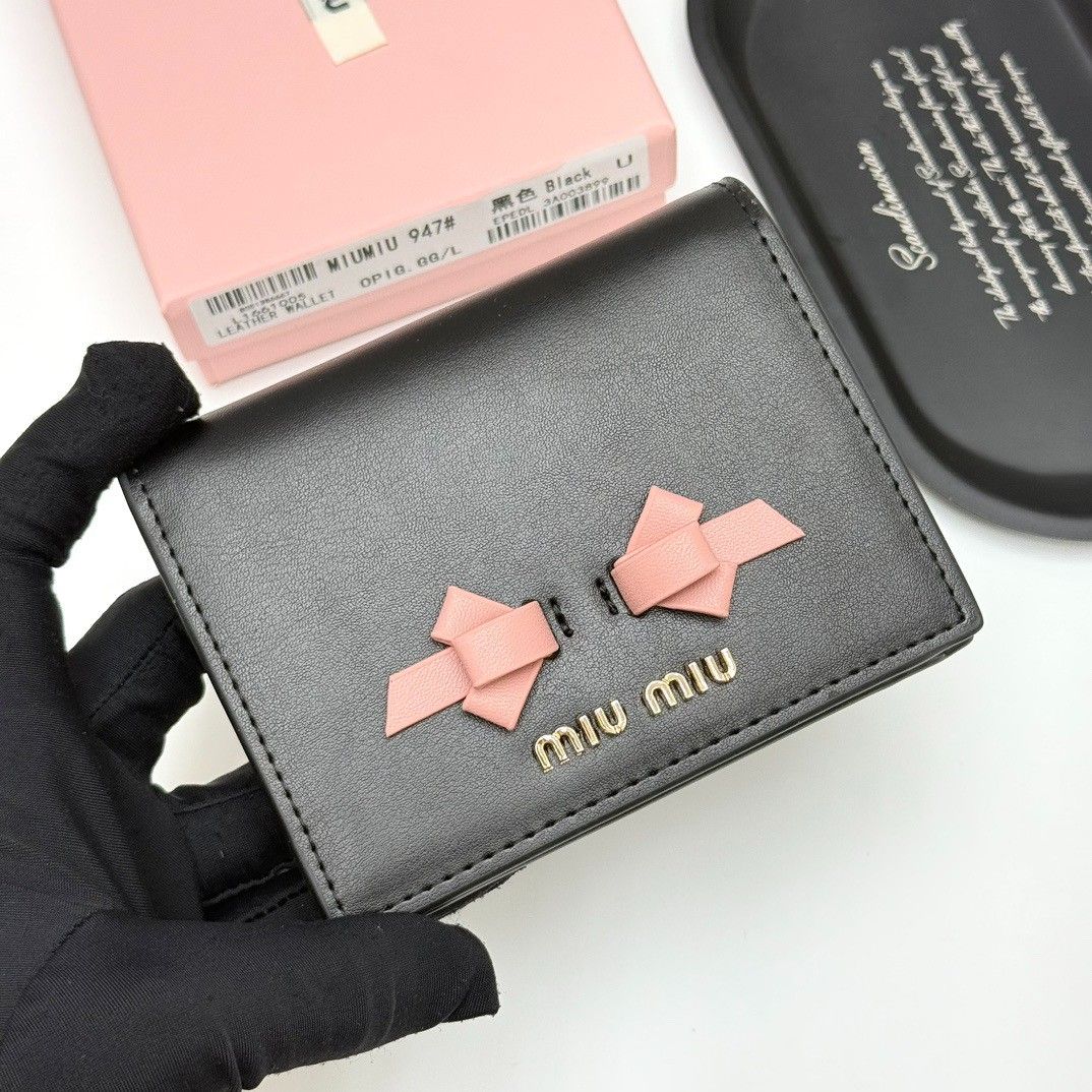 ミュウミュウ 短財布 レザー 可愛い A31685