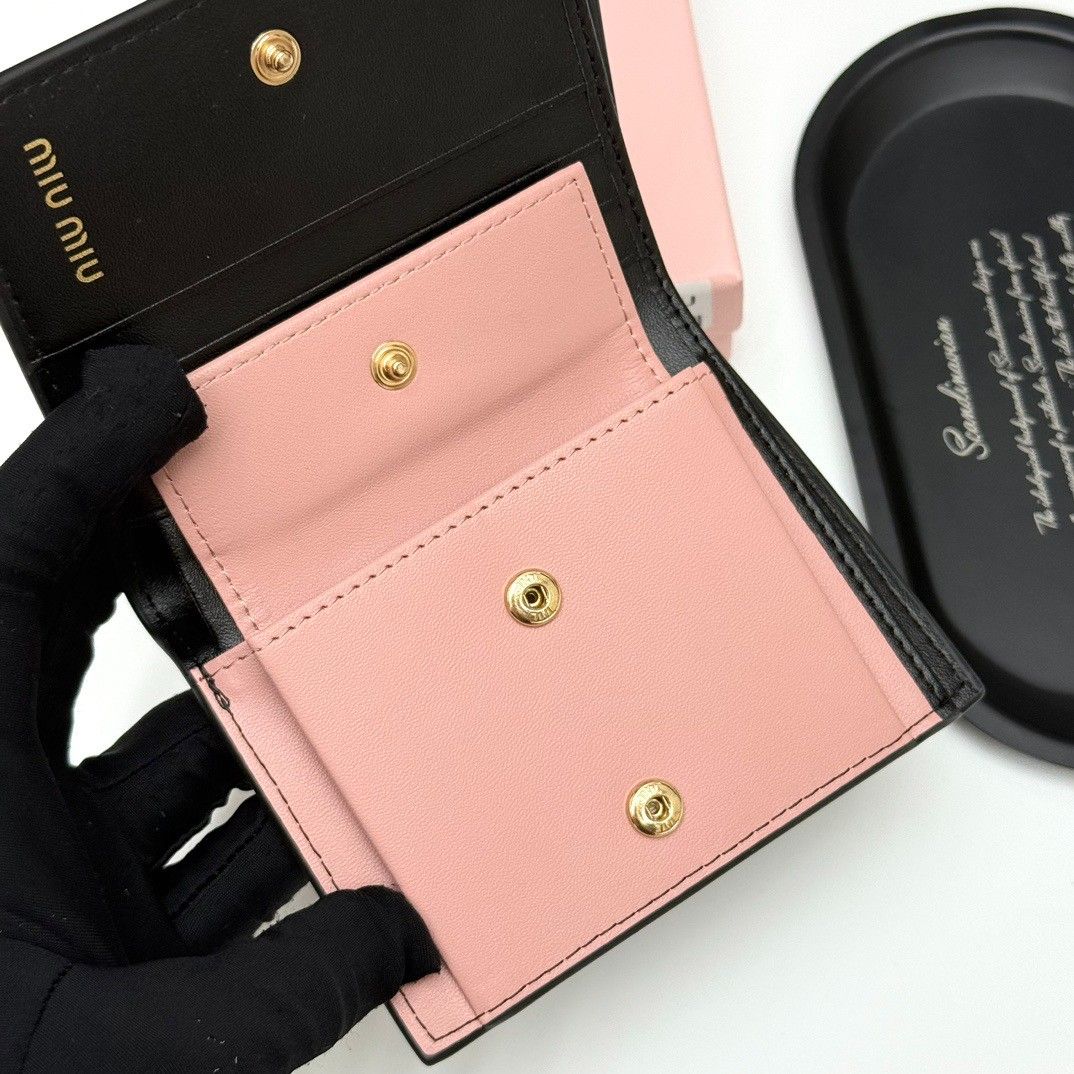 ミュウミュウ 短財布 レザー 可愛い A31685