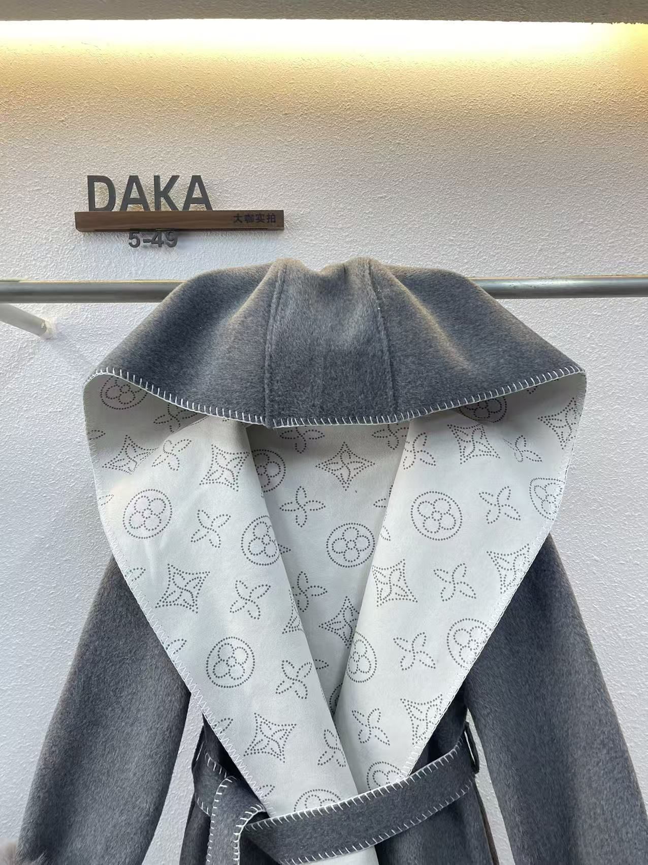 ルイヴィトン コート フード付きミドル丈 ファー付き袖 A31740