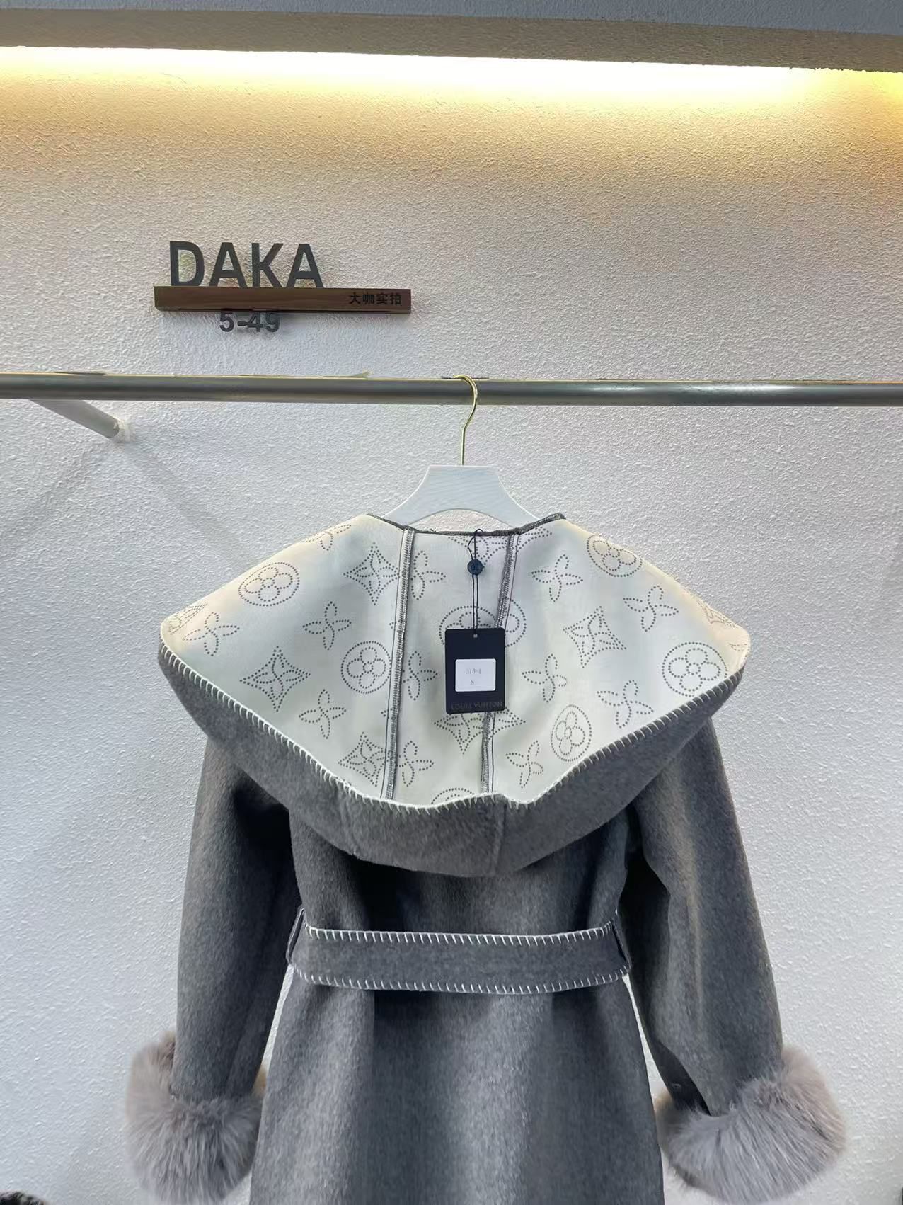 ルイヴィトン コート フード付きミドル丈 ファー付き袖 A31740