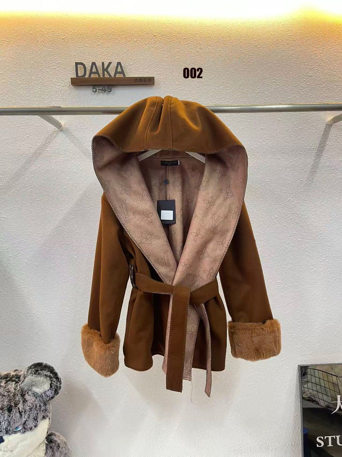 ルイヴィトン コート フード付きミドル丈 ファー付き袖 A31740