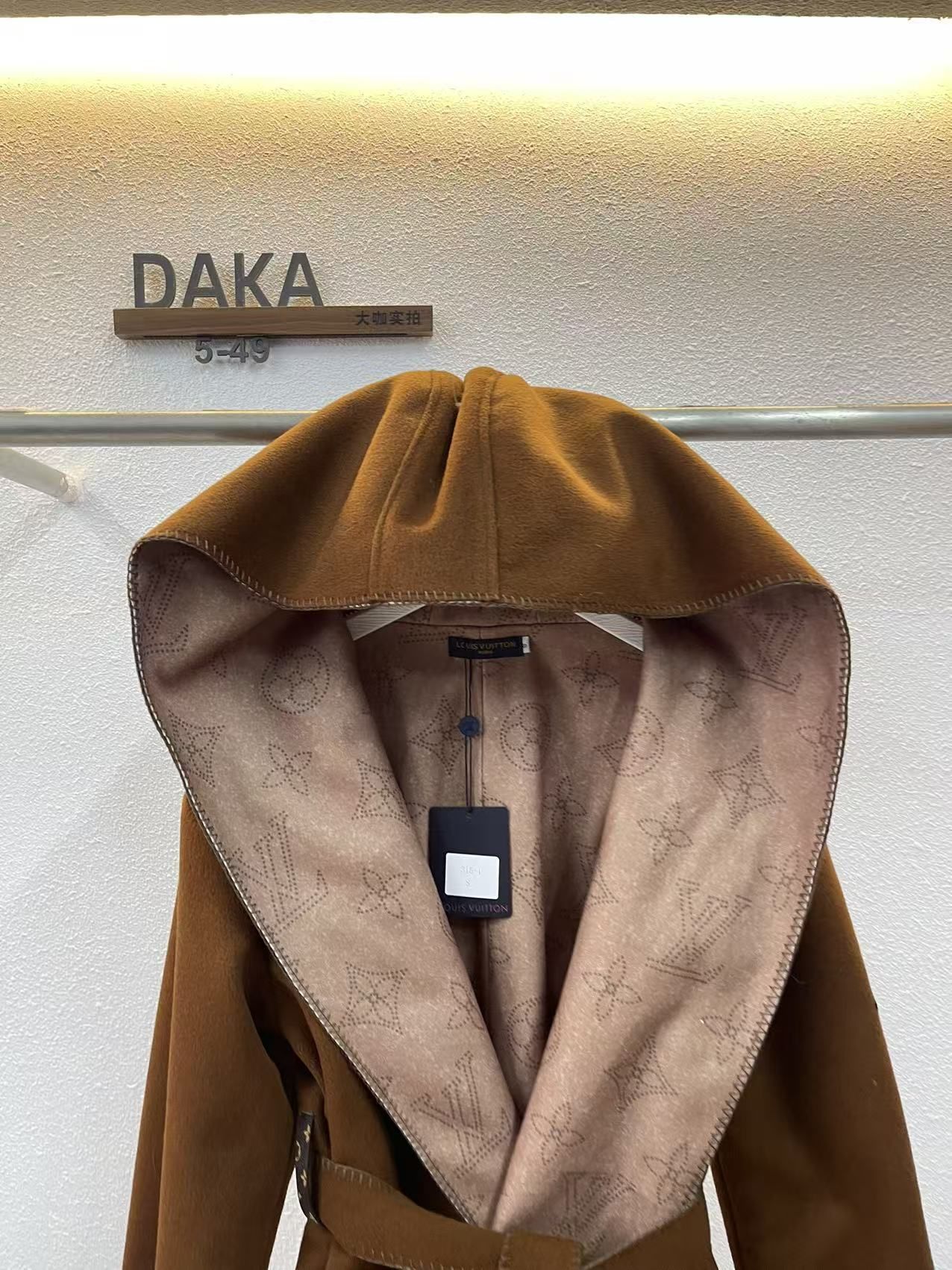 ルイヴィトン コート フード付きミドル丈 ファー付き袖 A31740