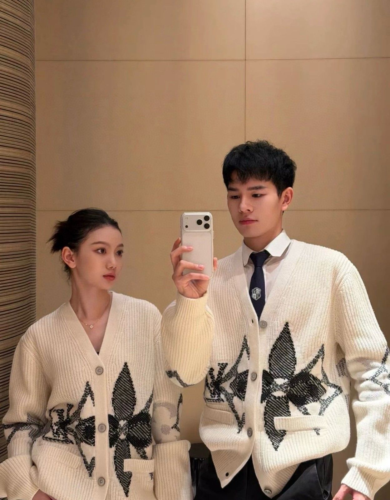 ルイヴィトン カーディガン ニット 男女兼用 A31739