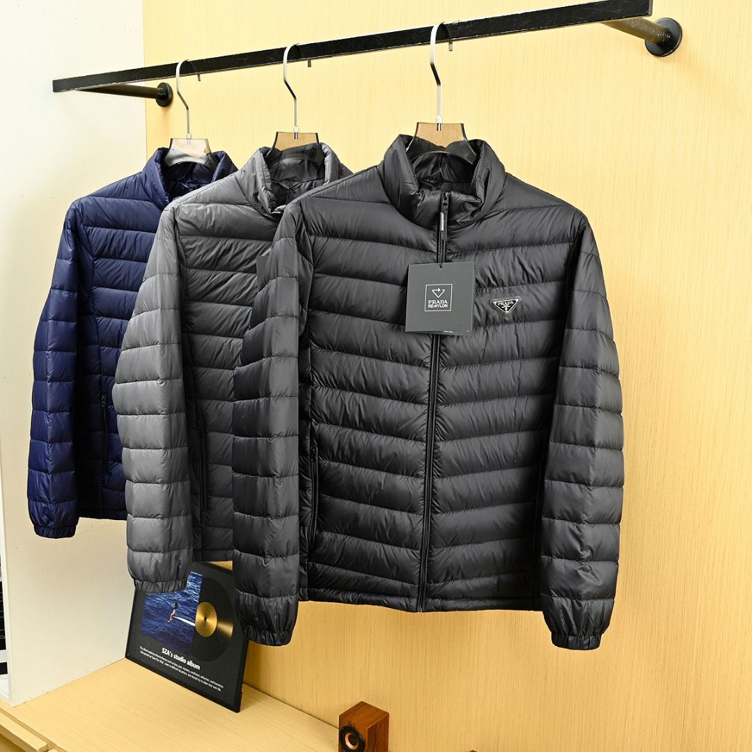 プラダ メンズ 軽量ダウンジャケット A31708