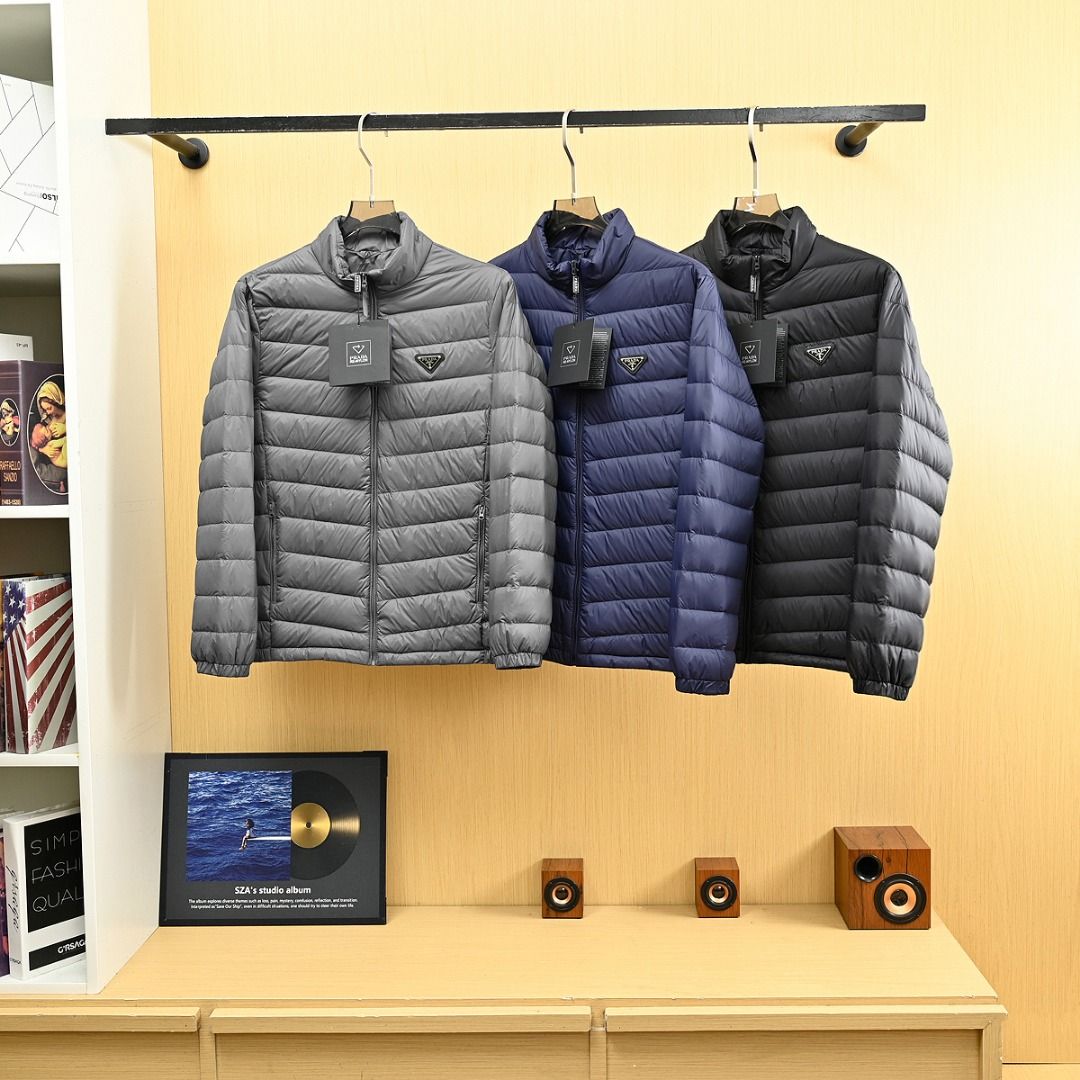 プラダ メンズ 軽量ダウンジャケット A31708