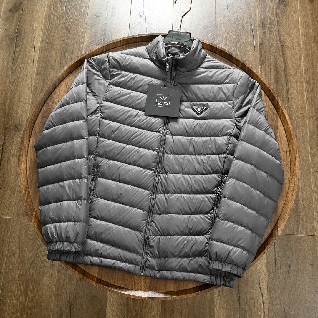プラダ メンズ 軽量ダウンジャケット A31708