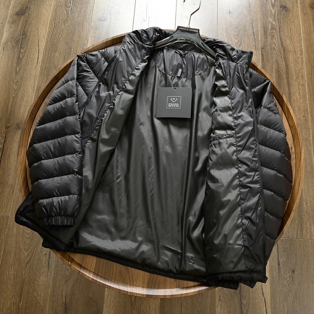 プラダ メンズ 軽量ダウンジャケット A31708