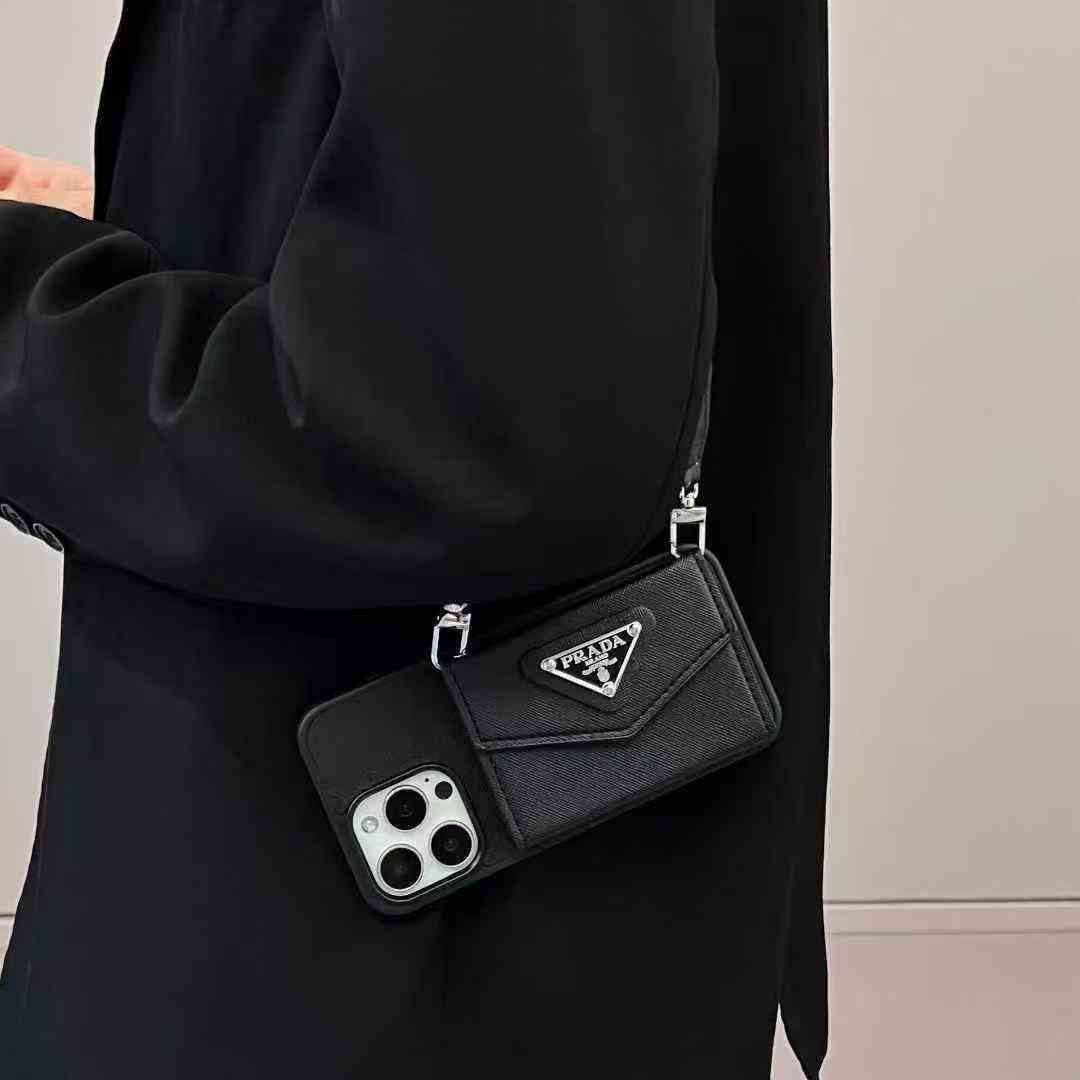 プラダiPhone17/16/15/14/13/12/11/xs/7/8ケース