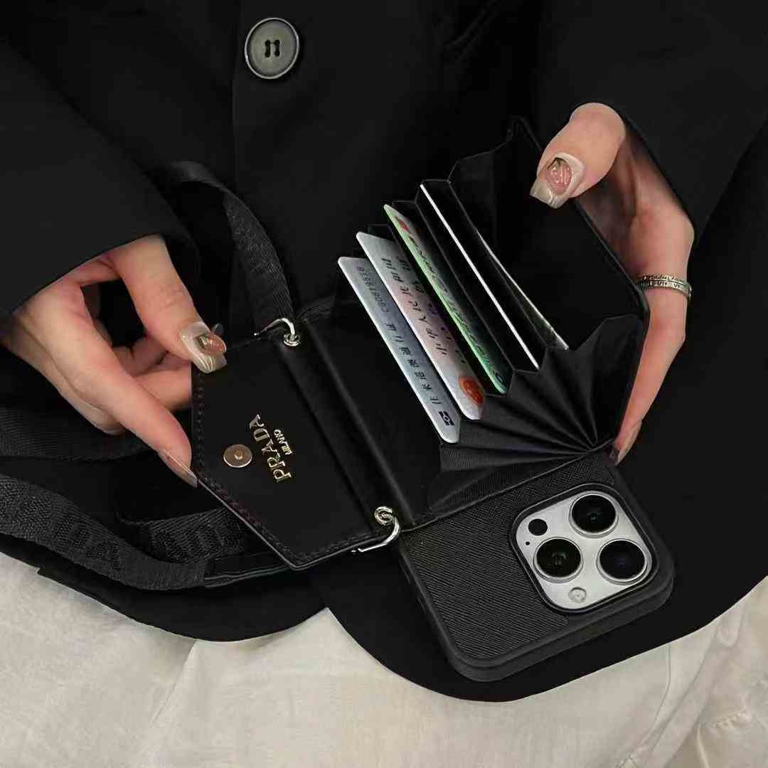 プラダiPhone17/16/15/14/13/12/11/xs/7/8ケース