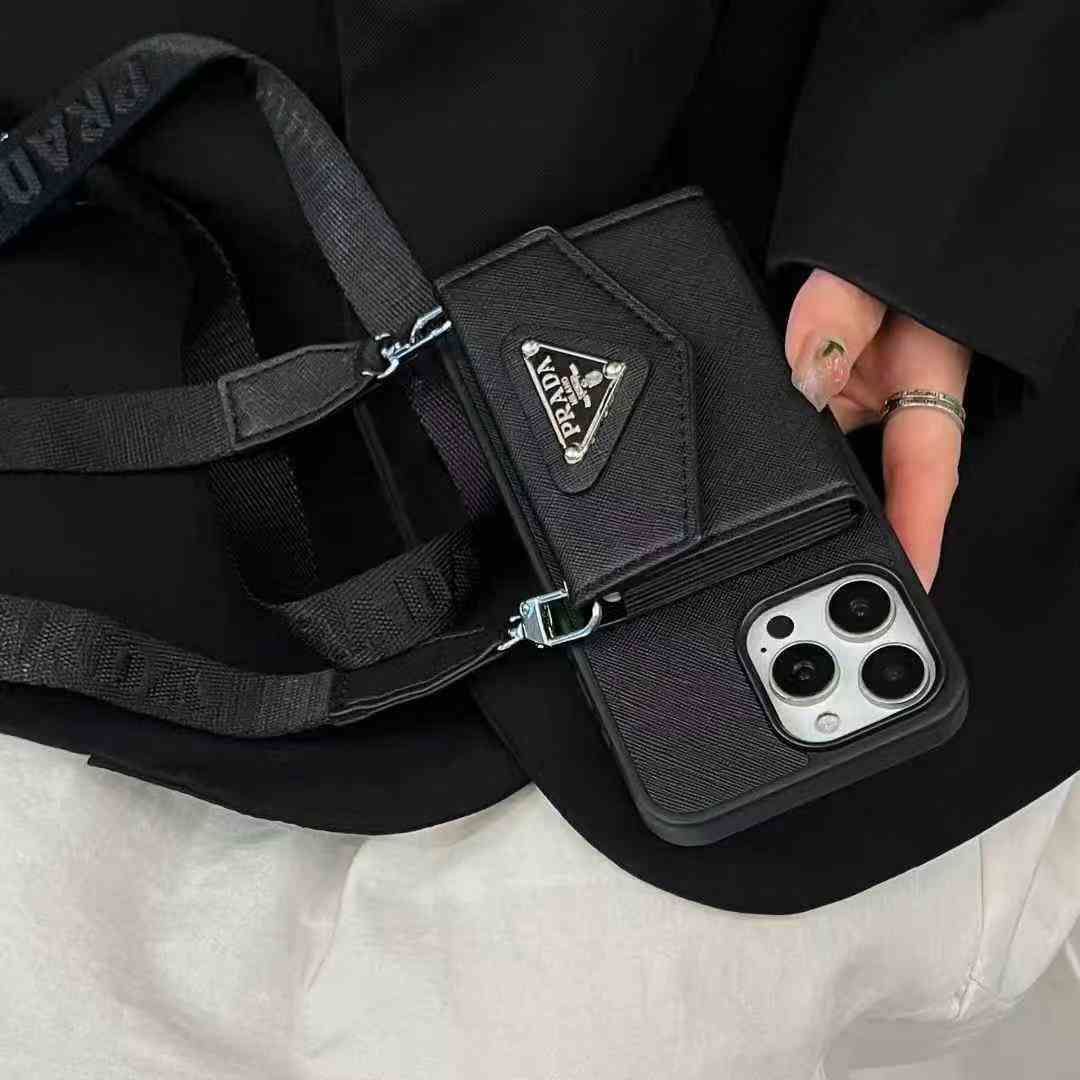 プラダiPhone17/16/15/14/13/12/11/xs/7/8ケース