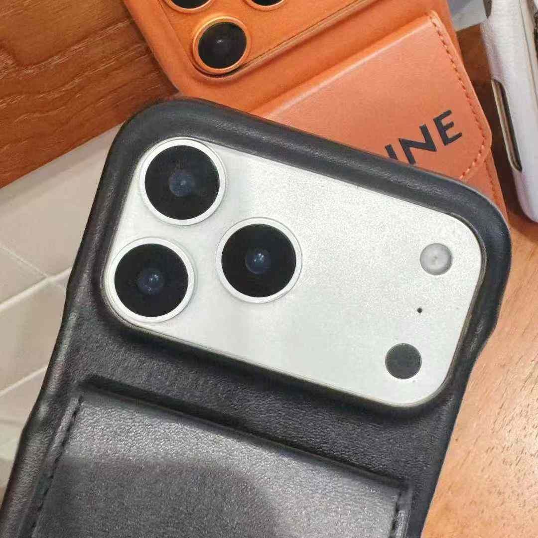 セリーヌiPhone17/16/15/14/13/12ケース