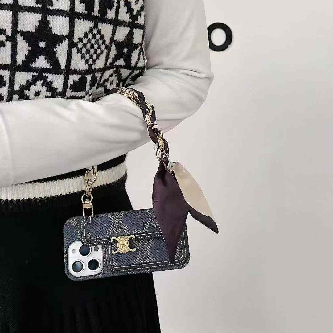 セリーヌiPhone17/16/15/14/13ケース