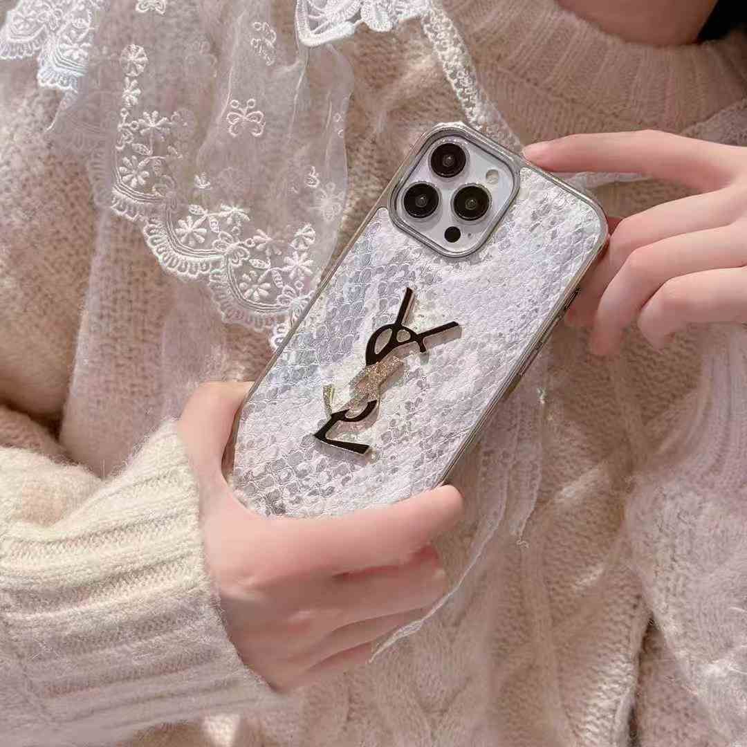 イヴサンローランiPhone16/15/14/13/12/11ケース